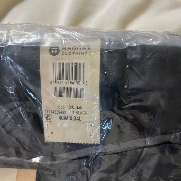 NWT Men's Haggar Classic Fit Black 40x34 Cool 18 Performance plain front - Picture 2 of 5